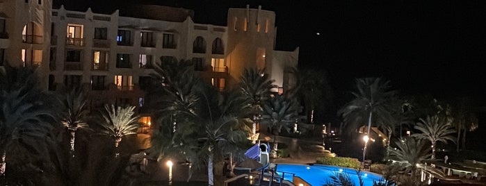 Shangri-La Al Waha Hotel is one of Dessi'nin Beğendiği Mekanlar.