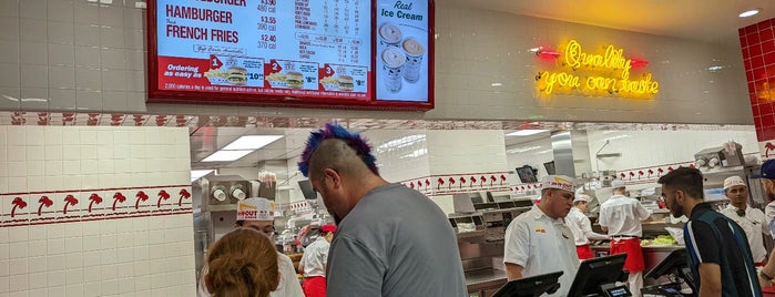 In-N-Out Burger is one of Lugares guardados de Francis.