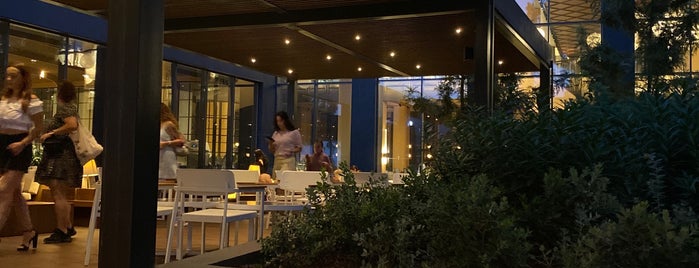 Voyage Adult Restaurant is one of Locais curtidos por Tugba.