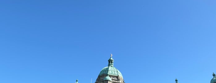 British Columbia Parliament Buildings is one of Kanada.
