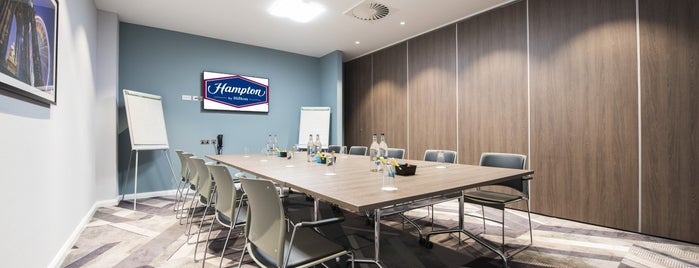 Hampton by Hilton Edinburgh West End is one of สถานที่ที่ Samanta ถูกใจ.