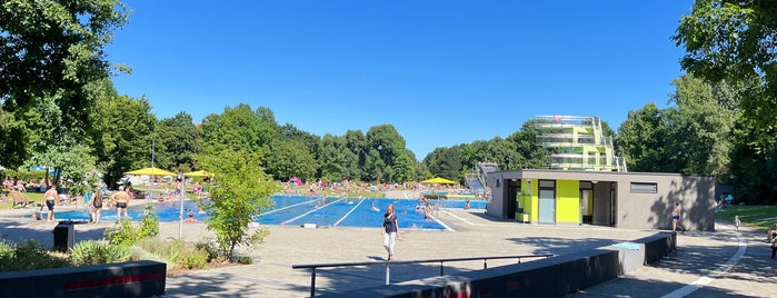 Freibad West is one of Nürnberg.