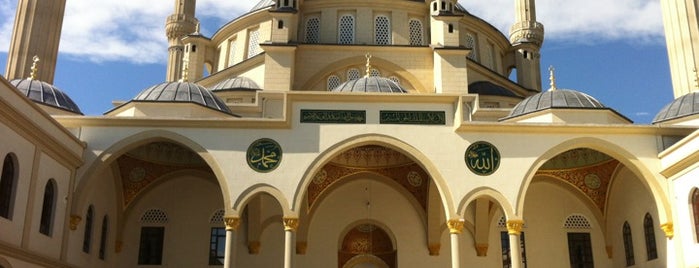 Turkish Nizamiye Masjid / Mosque is one of สถานที่ที่ Murat ถูกใจ.