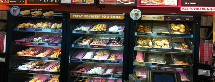 Dunkin' is one of Lugares favoritos de A.R.T.
