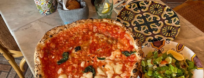 L’antica Pizzeria Da Michele is one of الخبر.