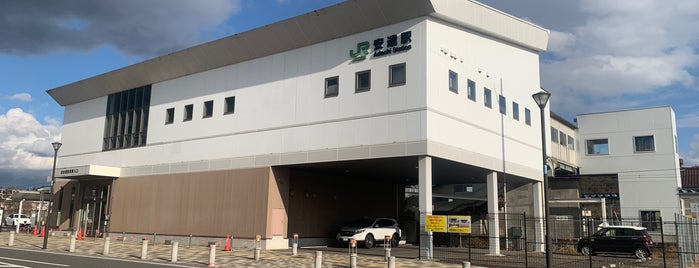 Adachi Station is one of JR 미나미토호쿠지방역 (JR 南東北地方の駅).