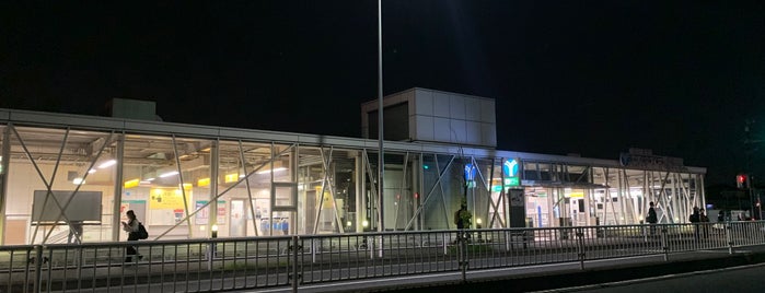 Higashi-yamata Station is one of 横浜の地下鉄路線.