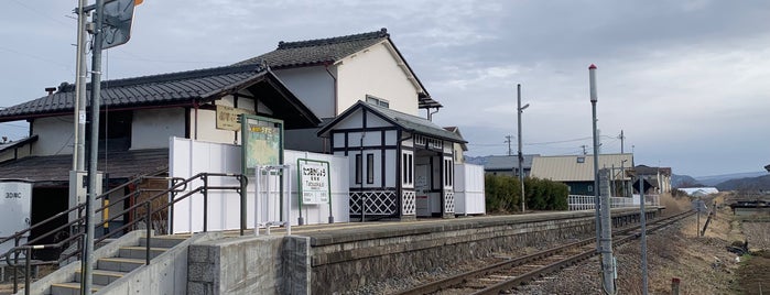 Tatsuokajō Station is one of JR 고신에쓰지방역 (JR 甲信越地方の駅).