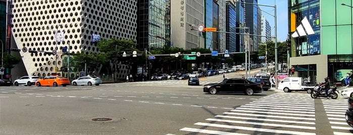 Gangnam Main Street is one of South Korea 🇰🇷.