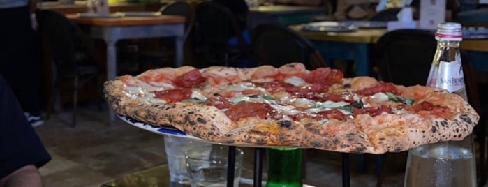 L’antica Pizzeria Da Michele is one of Locais salvos de Foodie 🦅.