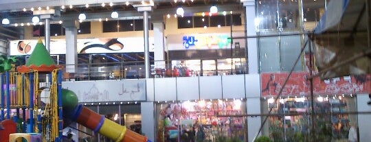 Persia Shopping Center | مرکز خرید پرشیا is one of Gespeicherte Orte von Fd.