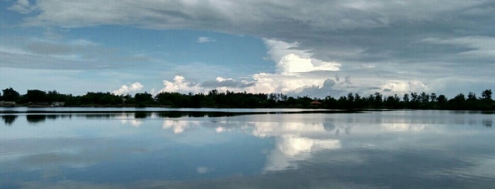 Warung Kopi SARI DINI Tepi Danau Air Asin is one of Belitung.
