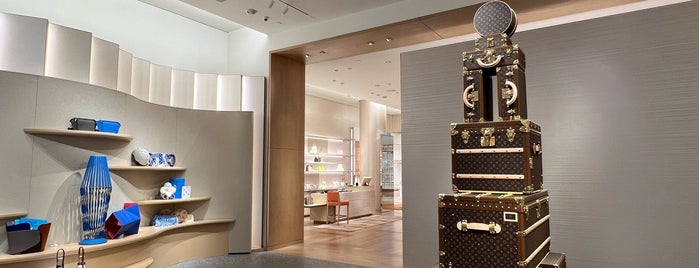 Louis Vuitton is one of The 13 Best Fashion Accessories Stores in Las Vegas.