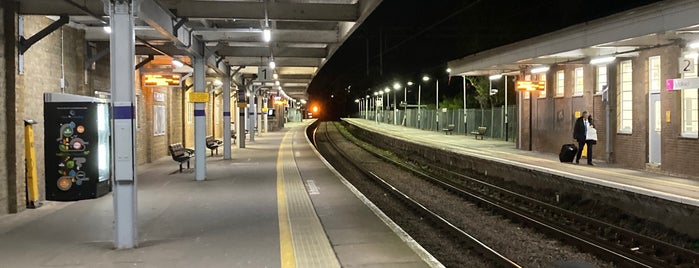 Chalkwell Railway Station (CHW) is one of Walk.
