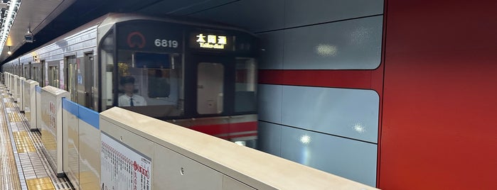 Sakura-dōri Line Marunouchi Station (S04) is one of ゆるキャン△関連地.