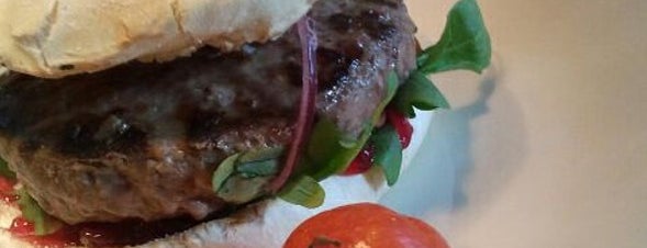 Ellis Gourmet Burger is one of Kev's Resto Critics.