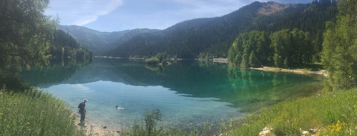 Palisades Lake is one of Orte, die Heather gefallen.