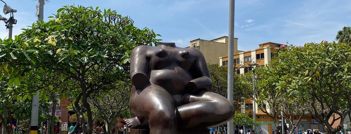 Plaza Botero is one of Orte, die Nydia gefallen.