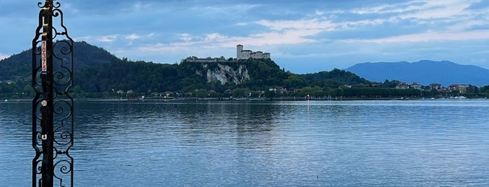 Arona is one of città e paesi in cui sono stato.