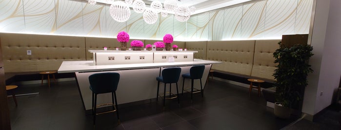 BA Champagne Bar is one of Flew There ✈✈✨✨.