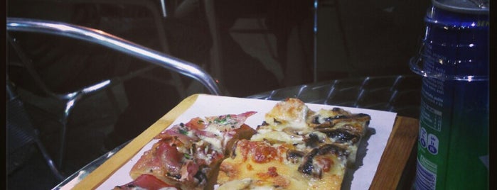 Pizzeria Giglioni is one of สถานที่ที่บันทึกไว้ของ Eleonora.