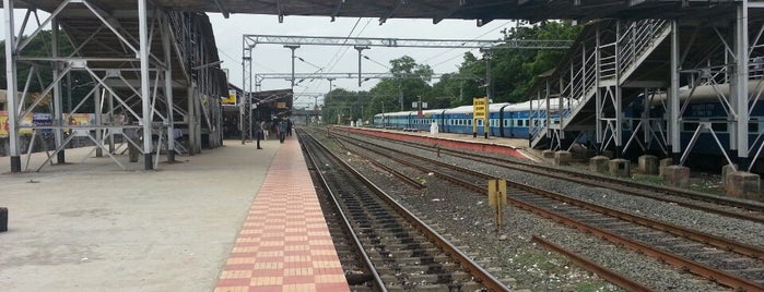 Kodambakkam MRTS Station is one of Lugares favoritos de Anitha.