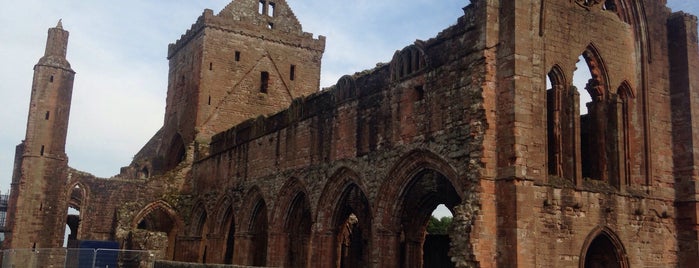 Sweetheart Abbey is one of Historic Scotland Explorer Pass.