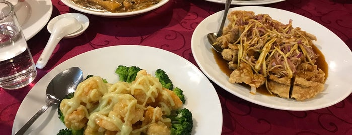 Vanda Chinese Restaurant is one of S'ın Beğendiği Mekanlar.