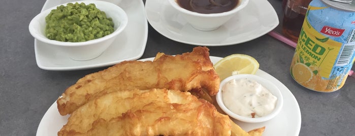Mama Wong's Fish & Chips is one of Locais curtidos por S.