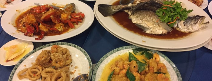 Dragon Seafood Paradise is one of Posti che sono piaciuti a S.