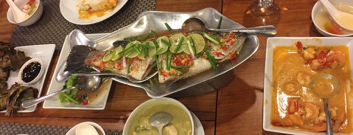 Nur Wanita Thai Restaurant is one of Posti che sono piaciuti a S.