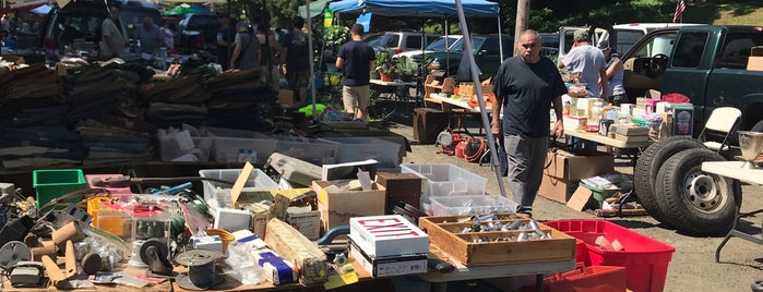 Redwood Country Flea Market is one of Flea and antiques.