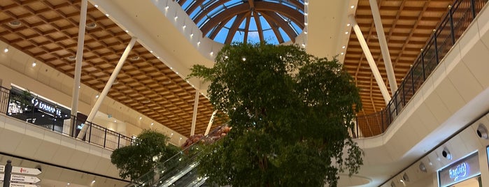 Il Leone Shopping Center is one of Gardasøen.