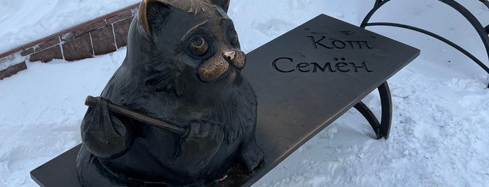 Памятник коту Семёну is one of Мурманск.