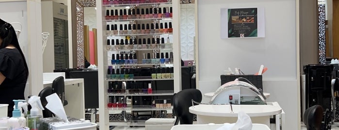 Happy Nails is one of United Arab Emirates 🇦🇪 (Part 1).