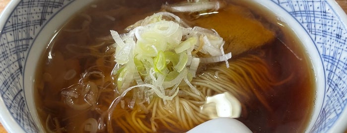 しなそば 小浜 is one of 食べたいラーメン（神奈川）.