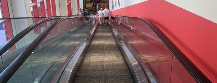 Kaufland Gniezno is one of Lieux qui ont plu à Jus.