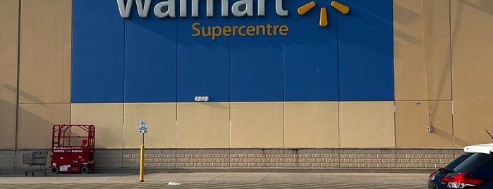 Walmart Supercentre is one of Posti che sono piaciuti a Caroline.