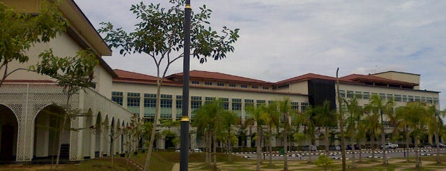 International Islamic University Malaysia (IIUM) is one of Tempat yang Disukai Dinos.