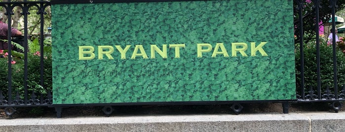 Bryant Park is one of Orte, die Gezginci gefallen.