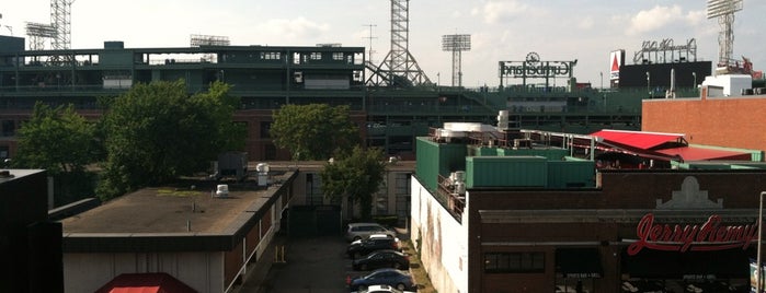 The Baseball Tavern is one of Bos-Prov Rooftop Scene.