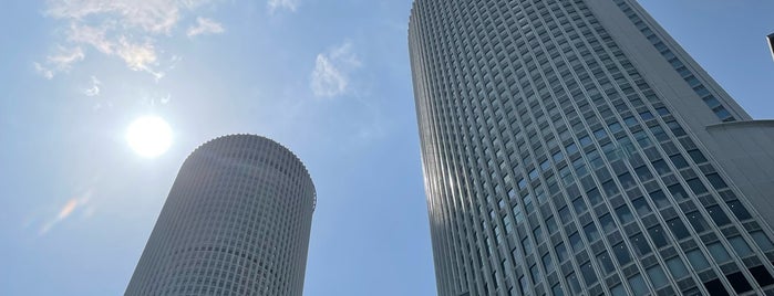 JR Central Towers is one of 隠れた絶景スポット.