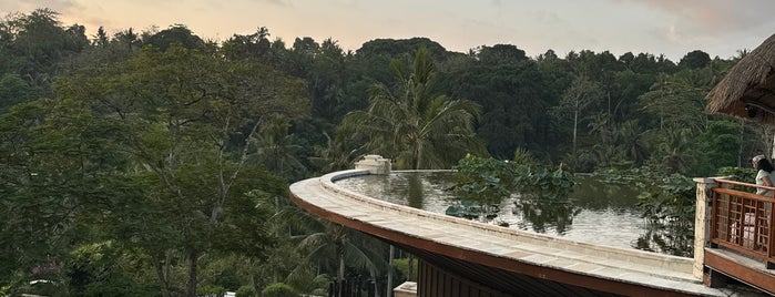 Four Seasons Resort Bali at Sayan is one of Orte, die Yazeed gefallen.