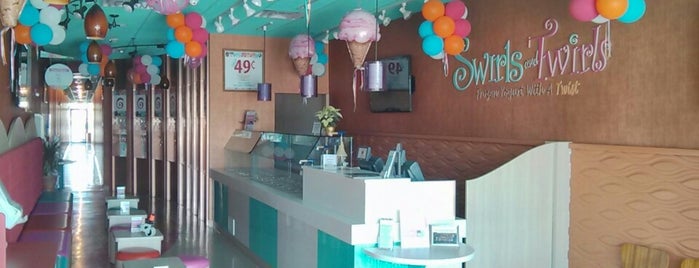 Swirls And Twirls Frozen Yogurt is one of สถานที่ที่ Laura ถูกใจ.