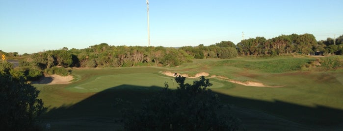 Magenta Shores Golf Resort is one of Orte, die Toby gefallen.