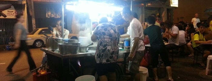 Chulia St. Night Hawker Stalls is one of Penang To Do List.