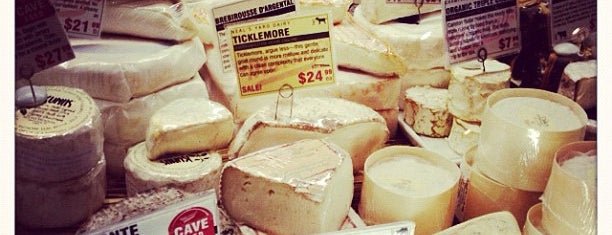 Murray's Cheese at Grand Central Market is one of Zé Renato'nun Kaydettiği Mekanlar.