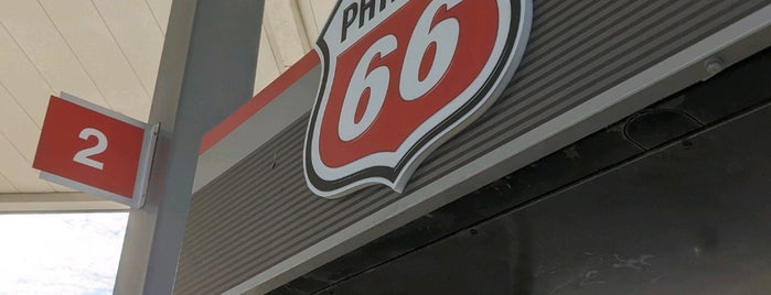 Phillips 66/Fast Lane is one of Lugares favoritos de 🖤💀🖤 LiivingD3adGirl.