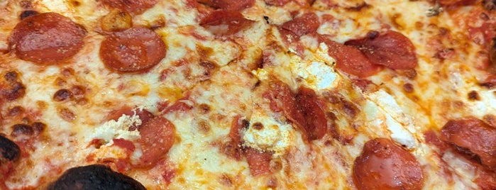 Julio's Wood Fire Pizza is one of Connecticut Pizza.