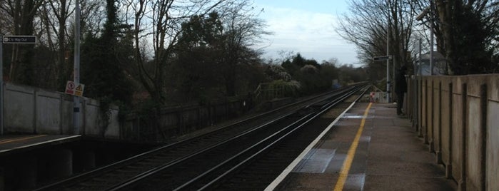 East Malling Railway Station (EML) is one of Kent Train Stations.